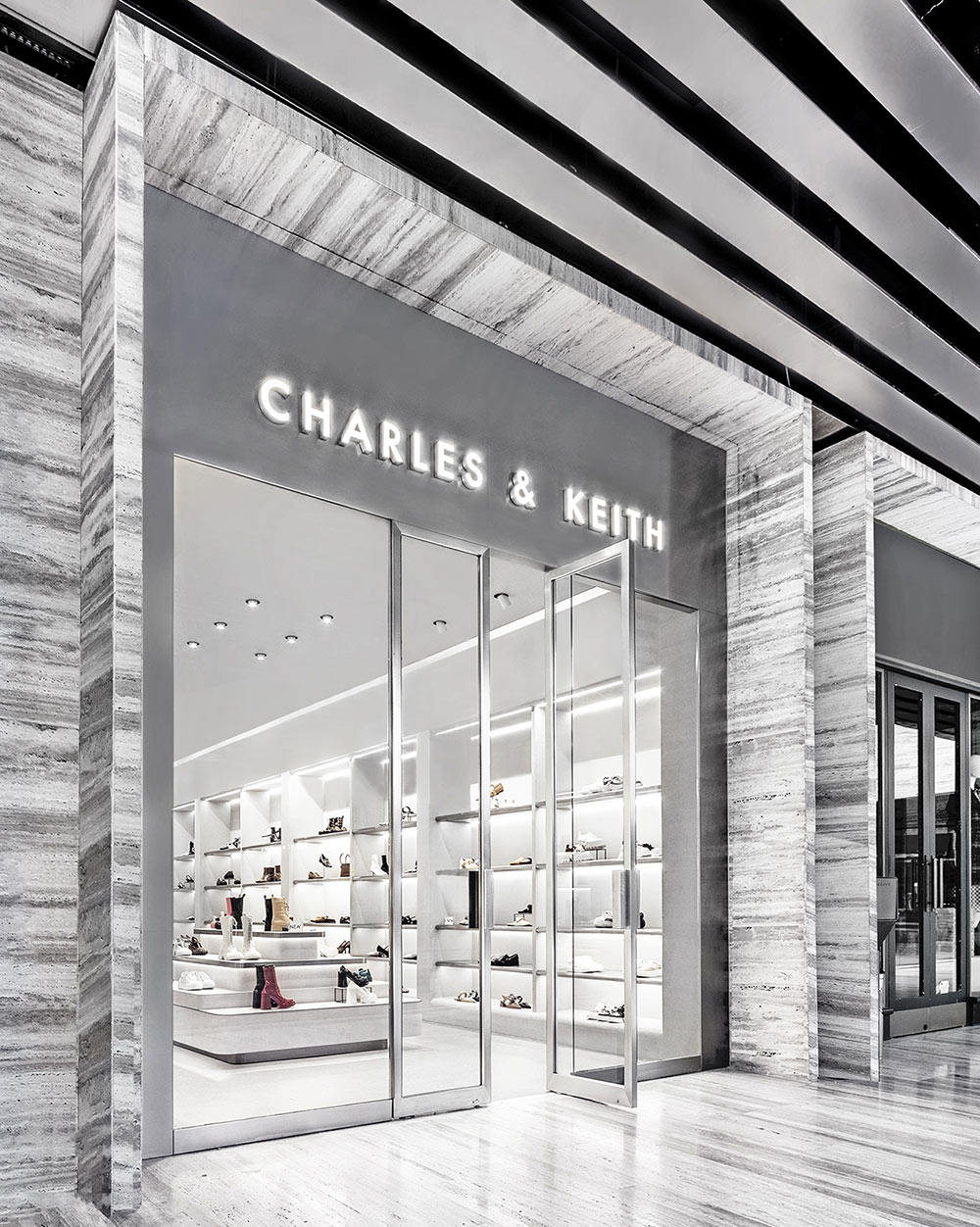 KUALA LUMPUR, MALAYSIA - DECEMBER 31, 2017: CHARLES & KEITH Store Outlet In  NU SENTRAL Mall, Kuala Lumpur Was Founded By Brothers Charles And Keith Wong.  正版图像123RF中国- 高质量免版税图像库. 