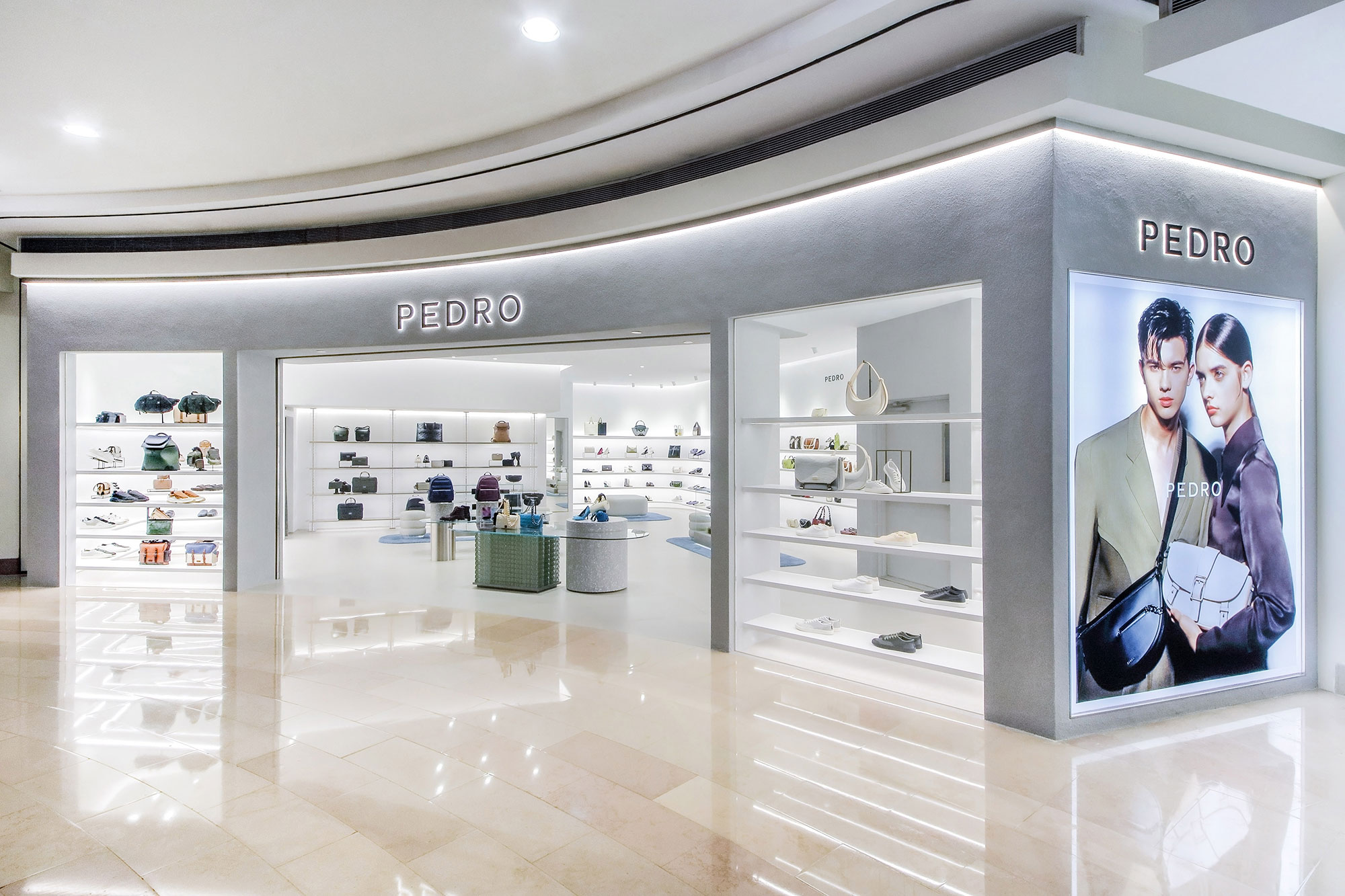 PEDRO Taipei 101 marks the brand’s first store opening in Taiwan. Designed to look and feel like an art gallery, the store features a clean and minimal aesthetic that represents the brand’s signature style of effortless essentials. Adding visual focus with subtle colouring, the space offers a breaking retail experience for the style-driven consumers of the city.